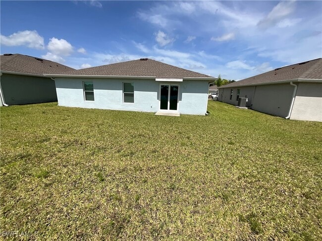 3850 Treasure Oak Wy in Ft. Myers, FL - Building Photo - Building Photo