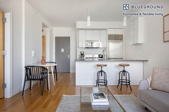 550 W 54th St in New York, NY - Building Photo - Building Photo