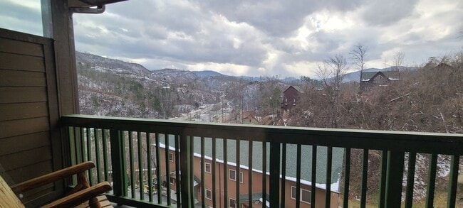 121 Village Dr in Gatlinburg, TN - Building Photo - Building Photo