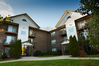 Pondsview Apartments in Billerica, MA - Building Photo - Building Photo