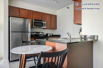 210 N Wells St, Unit FL17-ID258 in Chicago, IL - Building Photo - Building Photo