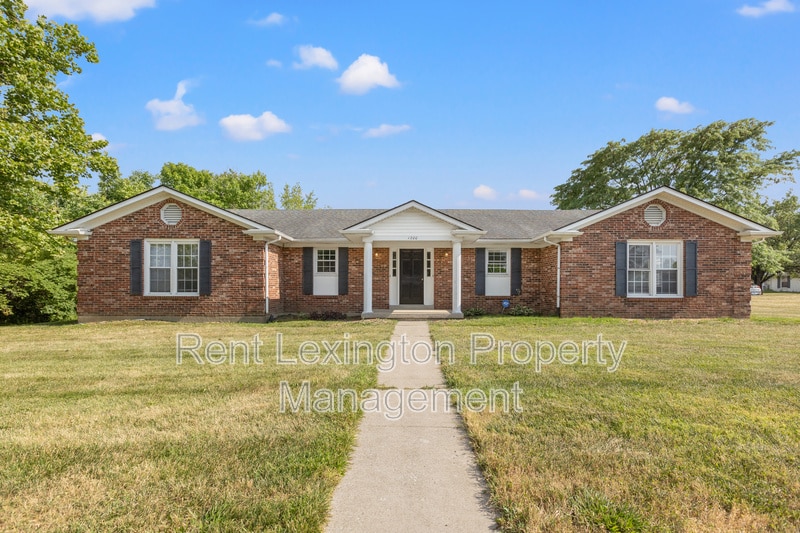 1200 Tishoff Dr in Lexington, KY - Building Photo