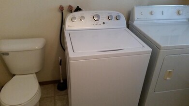 705 Maquoketa Townhome-Unit -705 1/2  Maquoketa Townhome in Maquoketa, IA - Building Photo - Building Photo