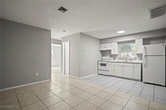 75 Cypress St in North Fort Myers, FL - Building Photo - Building Photo