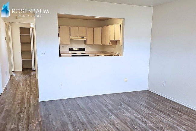 Charming 2-bedrooms, 1-bath Triplex in the heart of Prescott Valley! in Prescott Valley, AZ - Building Photo - Building Photo