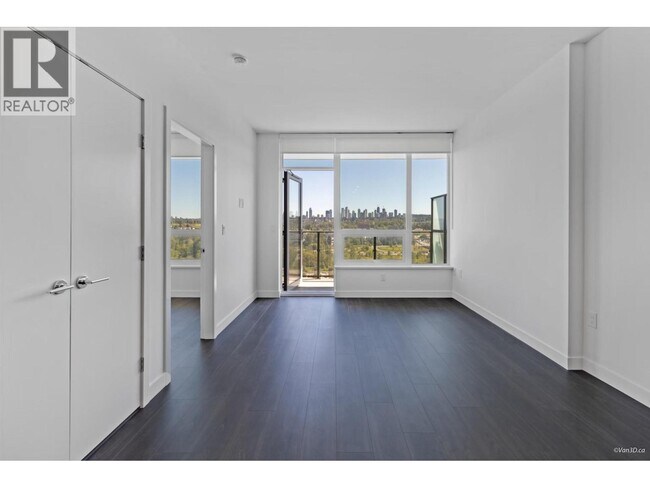 2425 Alpha Ave in Burnaby, BC - Building Photo - Building Photo