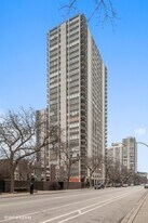 1355 N Sandburg Terrace in Chicago, IL - Building Photo