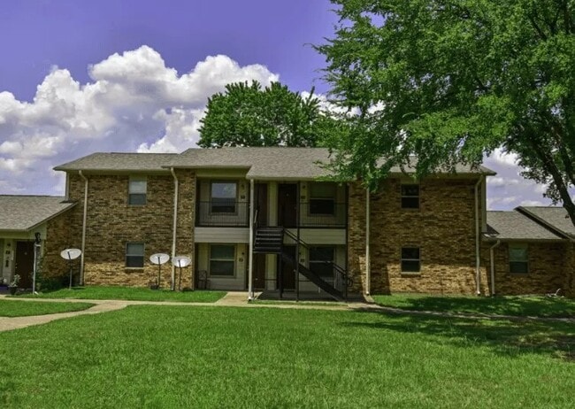 1301 W College St in Canton, TX - Building Photo - Building Photo