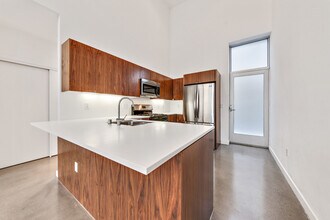 140 S Gramercy Pl in Los Angeles, CA - Building Photo - Building Photo