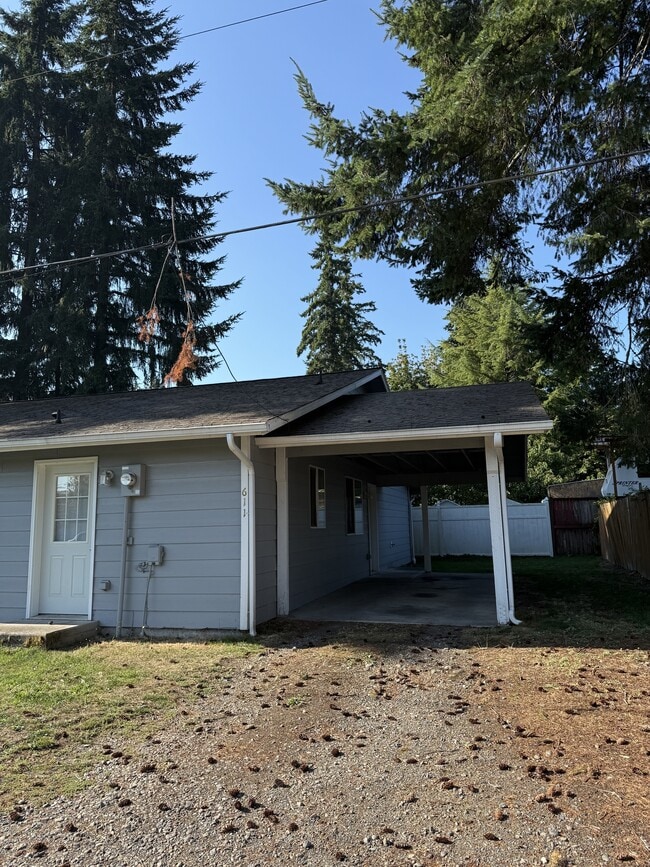 611 California Ave in Shelton, WA - Building Photo - Building Photo