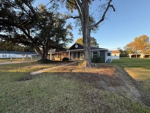 611 E D St in Rayne, LA - Building Photo - Building Photo