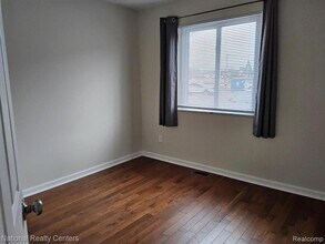 29120 Lund Ave, Unit D25 in Warren, MI - Building Photo - Building Photo