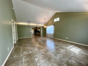 805 NW B St in Bentonville, AR - Foto de edificio - Building Photo