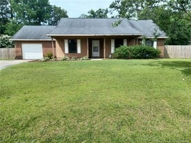 513 Woodberry Cir in Raeford, NC - Building Photo