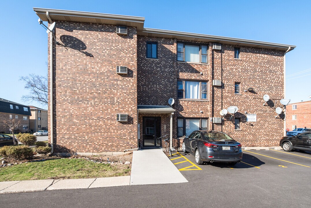 10625 Parkside Ave in Chicago Ridge, IL - Building Photo