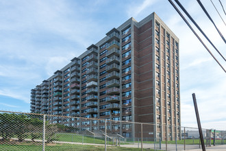 Bay Towers II in Far Rockaway, NY - Building Photo - Building Photo