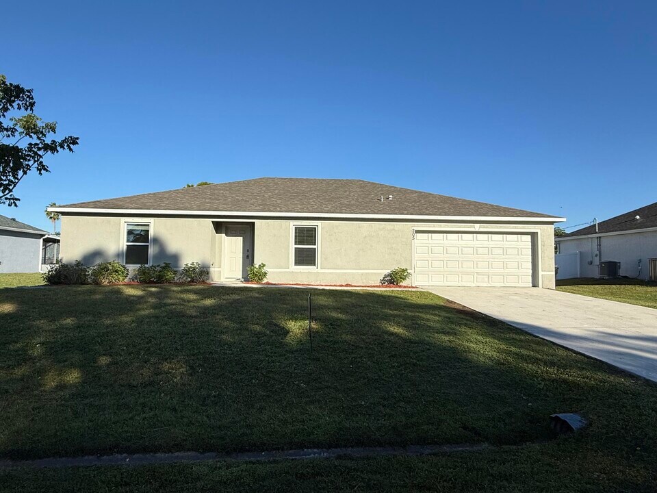 205 SW Chelsea Terrace in Port St. Lucie, FL - Building Photo