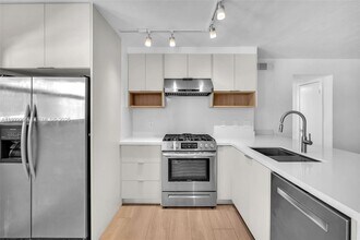 3265 Virginia St in Miami, FL - Foto de edificio - Building Photo