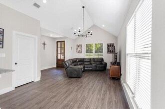 516 W Johnson St in Denison, TX - Building Photo - Building Photo