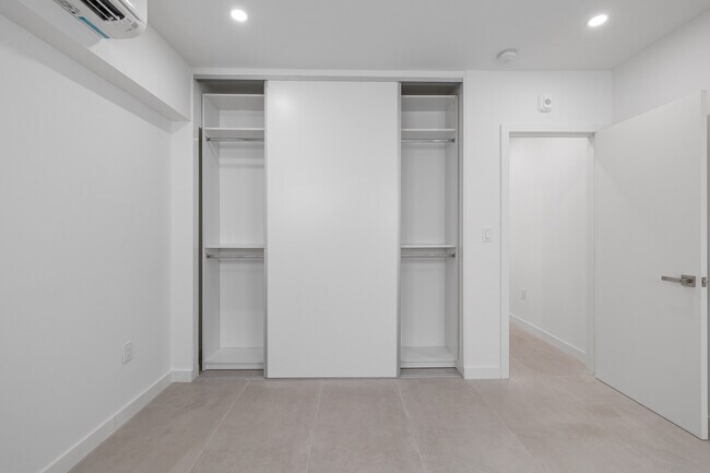 710 7th St in Miami Beach, FL - Building Photo - Interior Photo
