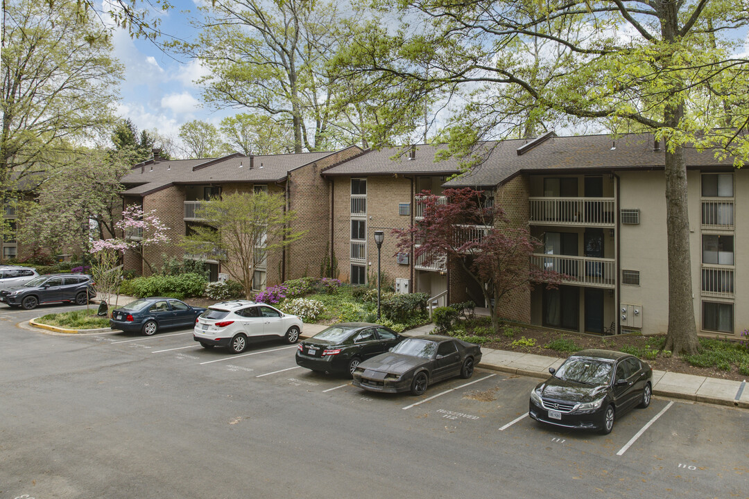 1568 Moorings Dr in Reston, VA - Building Photo