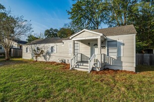 2011 Lucas St in Montgomery, AL - Foto de edificio - Building Photo