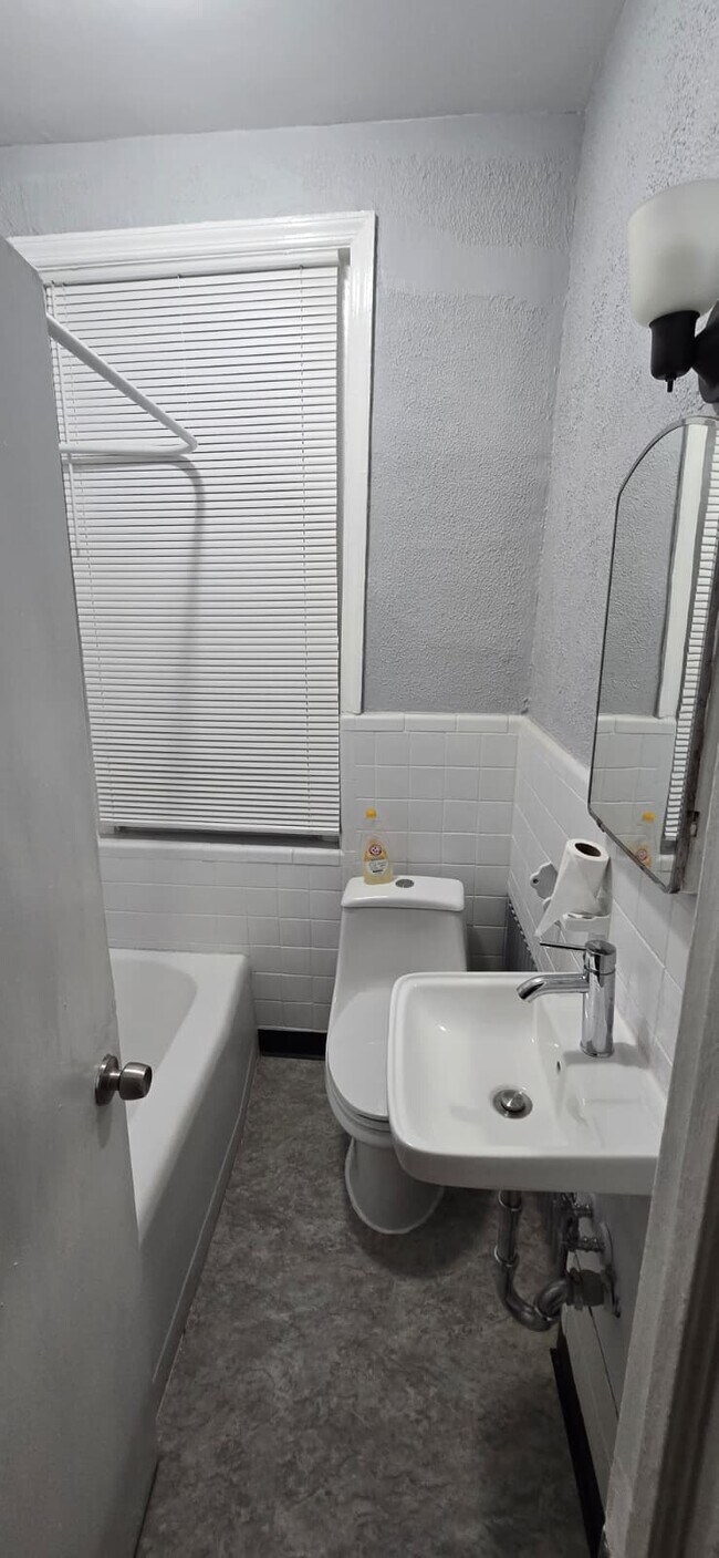 3068 N Percy St, Unit 1 in Philadelphia, PA - Building Photo - Building Photo