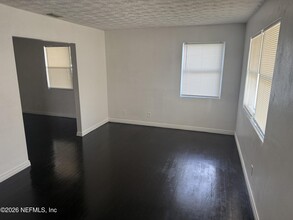 2334 Rogero Rd in Jacksonville, FL - Building Photo - Building Photo