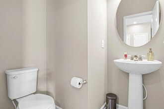 801 Roselyn Dr in Victoria, MN - Building Photo - Building Photo