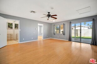 15157 Valleyheart Dr in Los Angeles, CA - Building Photo