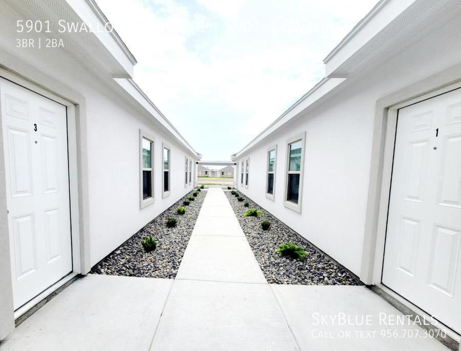 5901 Swallow Ave in Palmhurst, TX - Building Photo