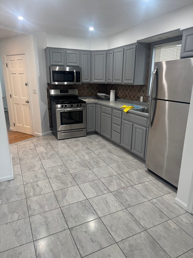 22 Saint Joseph St, Unit apt 2 in New Rochelle, NY - Foto de edificio - Building Photo