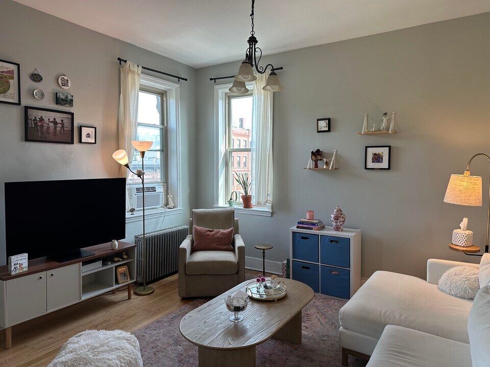 700 Washington St in Hoboken, NJ - Building Photo
