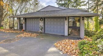 934 SW Caldew Dr, Unit 934 SW Caldew in Portland, OR - Building Photo