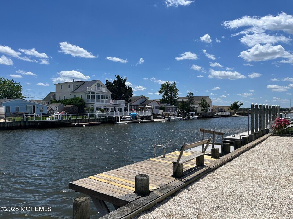 115 S Binnacle Dr in Little Egg Harbor Township, NJ - Building Photo