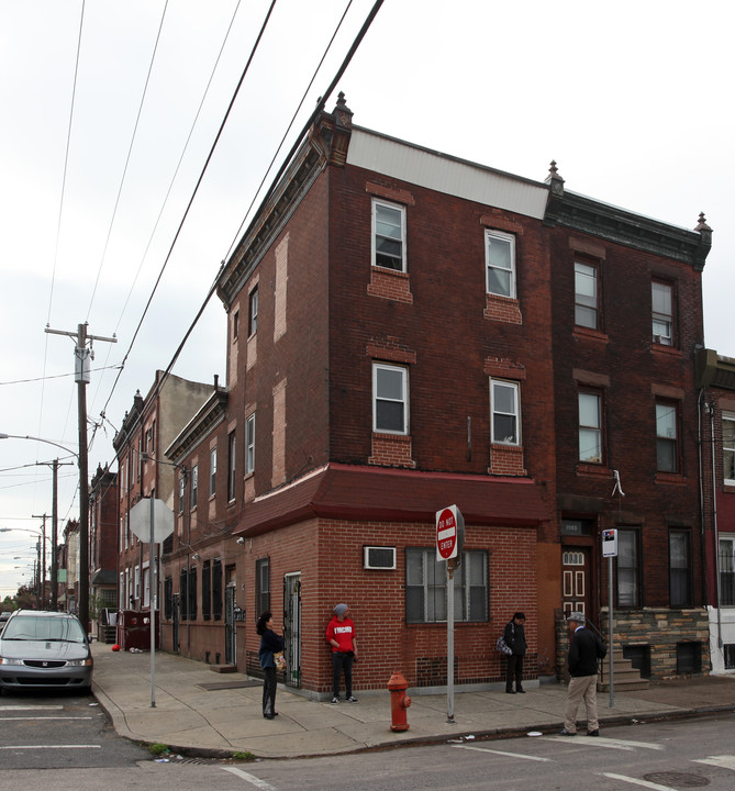 1801 S 16th St in Philadelphia, PA - Building Photo