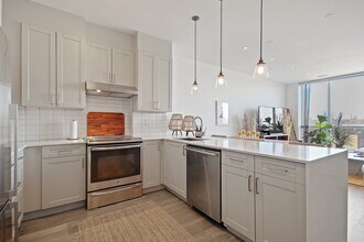 980 Yonge St in Toronto, ON - Building Photo - Building Photo