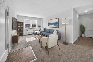 Croydon Manor Apartments in Silver Spring, MD - Foto de edificio - Building Photo