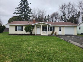 118 Barclay Rd in Camillus, NY - Building Photo