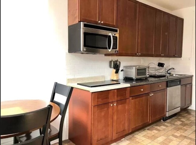 1580 First Avenue, Unit 5S in New York, NY - Building Photo - Building Photo