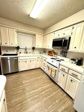 7913 Albany Ave in Lubbock, TX - Foto de edificio - Building Photo