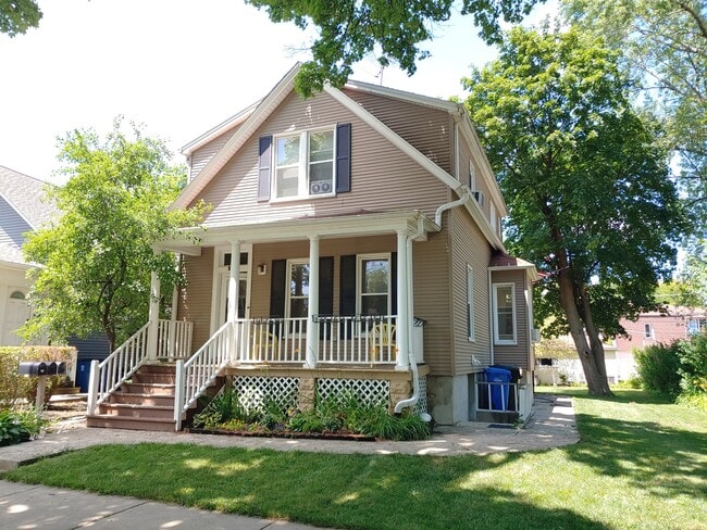 property at 1422 Oakwood Ave
