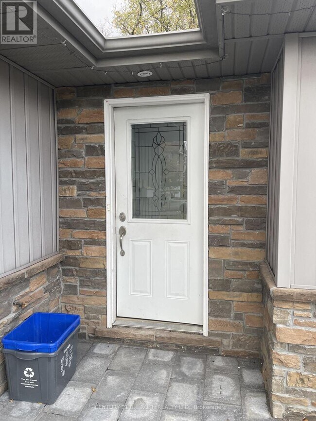 225 Cox Mill Rd in Barrie, ON - Building Photo - Building Photo