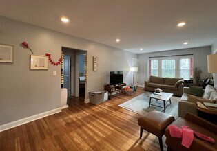 48 Maynard St, Unit 1 in Arlington, MA - Foto de edificio - Building Photo
