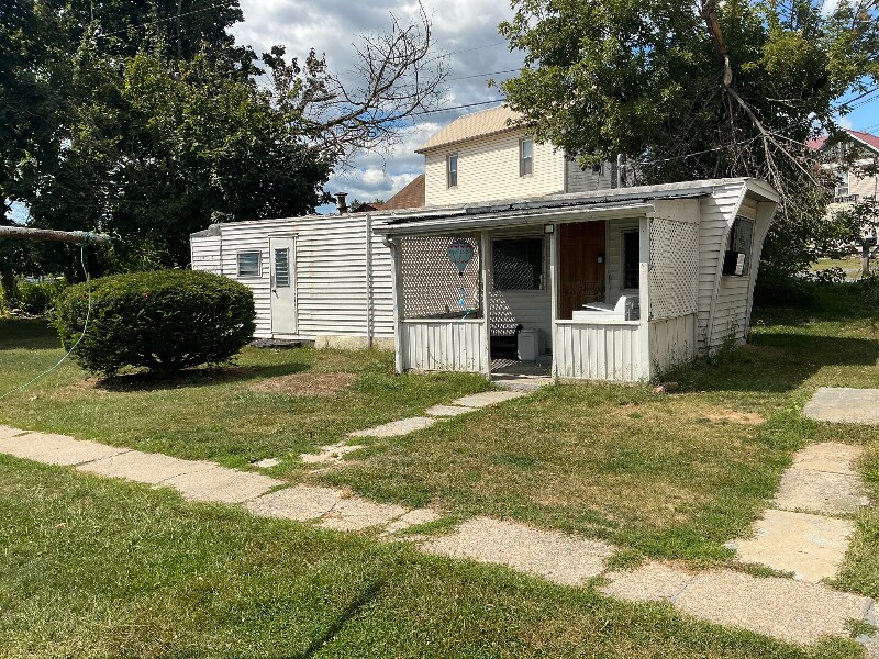 1Rodney Street in Milroy, PA - Building Photo