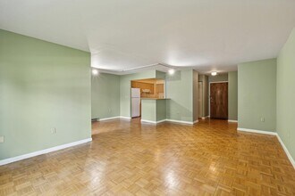 1111 River Rd in Edgewater, NJ - Building Photo - Building Photo
