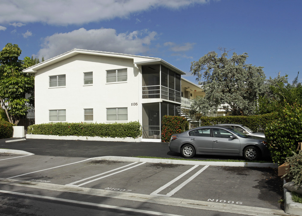 1135 101st St in Miami Beach, FL - Foto de edificio