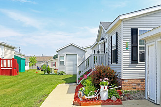 Hunters Crossing in Capac, MI - Foto de edificio - Building Photo