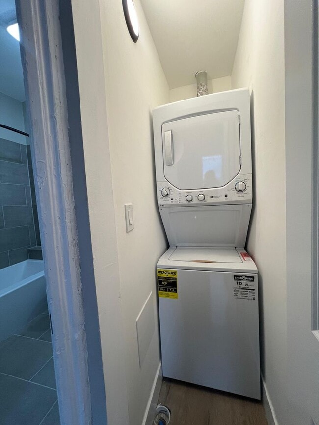 2249 W Cermak Rd in Chicago, IL - Building Photo - Building Photo