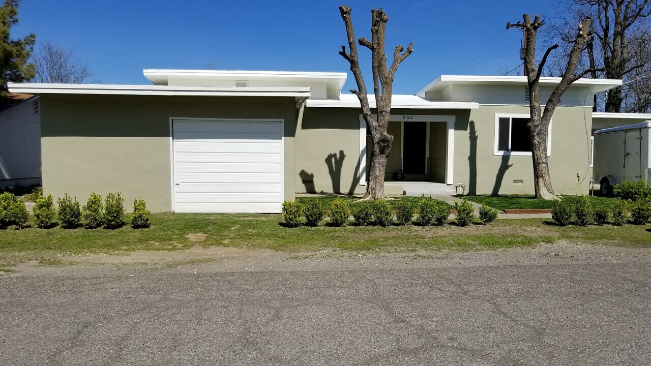1328 1/2 2nd St in Red Bluff, CA - Building Photo
